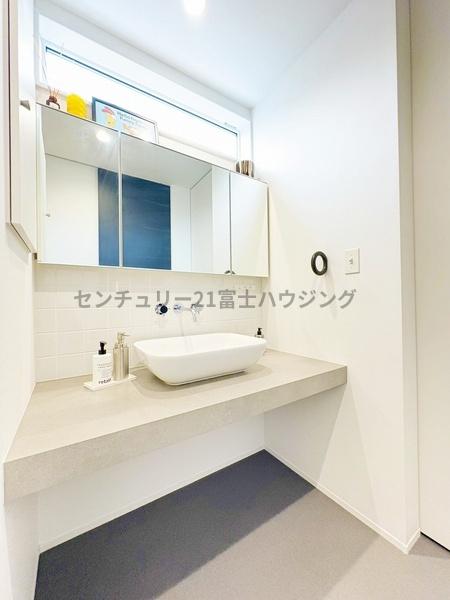 茅ヶ崎市小和田１丁目の中古一戸建て