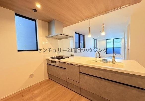 藤沢市鵠沼花沢町　新築戸建2号棟　全3棟