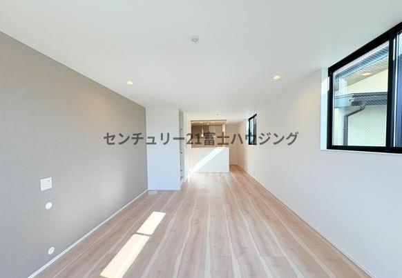 藤沢市鵠沼花沢町　新築戸建3号棟　全3棟