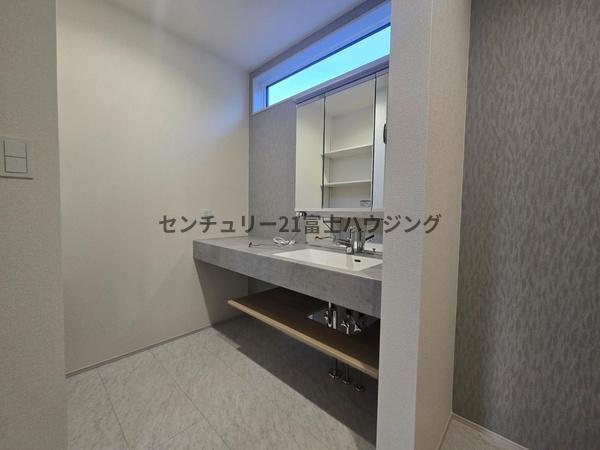 藤沢市菖蒲沢　新築戸建2号棟　全3棟