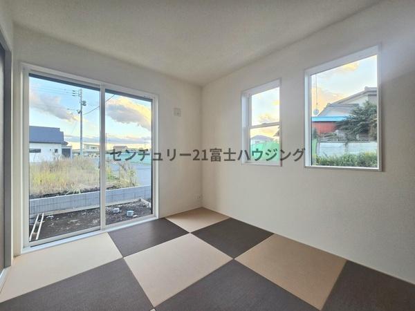 藤沢市菖蒲沢　新築戸建2号棟　全3棟