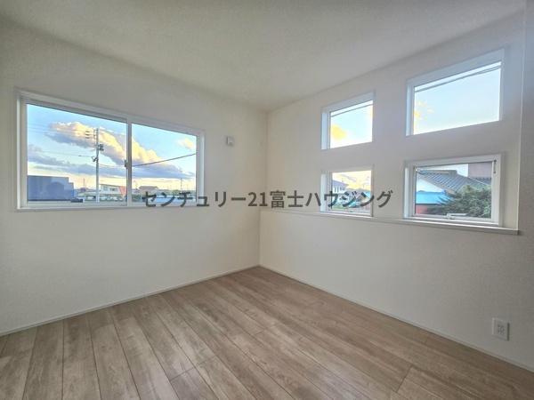 藤沢市菖蒲沢　新築戸建2号棟　全3棟