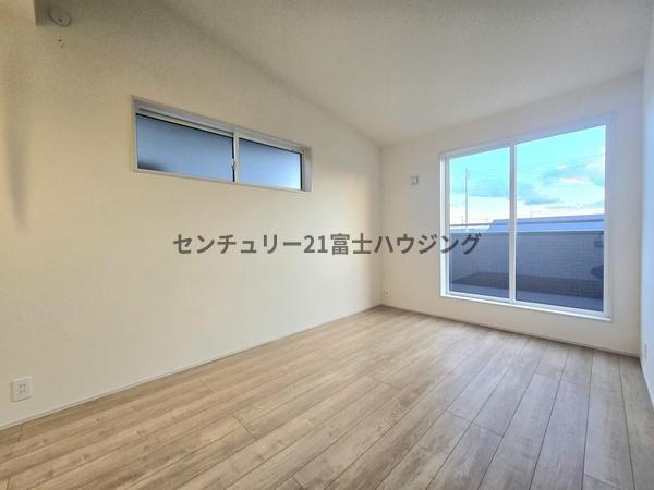 藤沢市菖蒲沢　新築戸建2号棟　全3棟