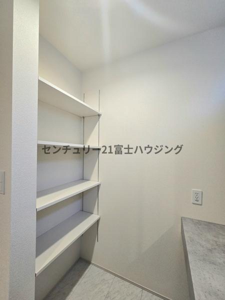 藤沢市菖蒲沢　新築戸建2号棟　全3棟