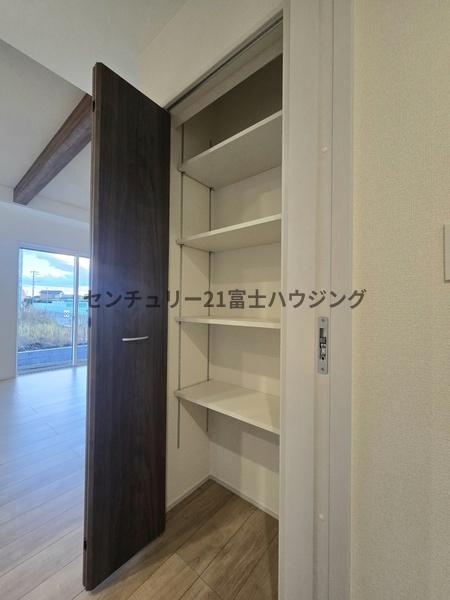 藤沢市菖蒲沢　新築戸建2号棟　全3棟