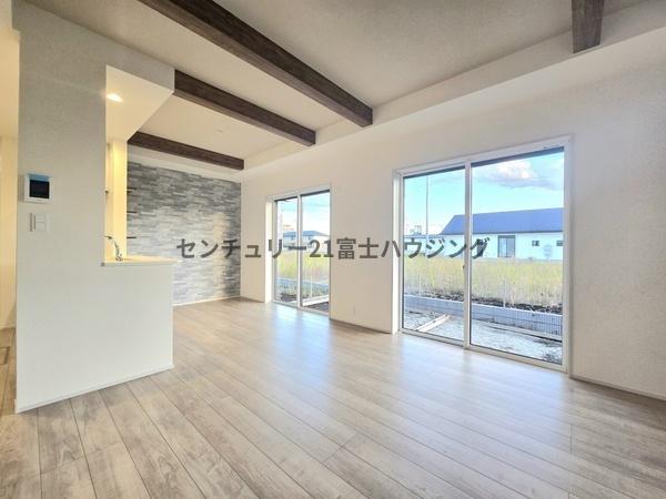 藤沢市菖蒲沢　新築戸建2号棟　全3棟