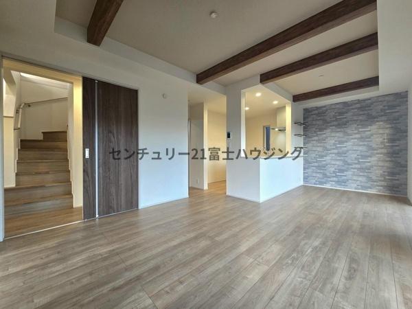 藤沢市菖蒲沢　新築戸建2号棟　全3棟