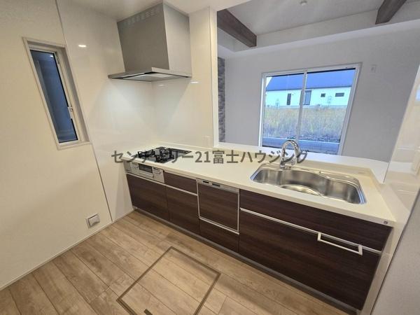 藤沢市菖蒲沢　新築戸建2号棟　全3棟