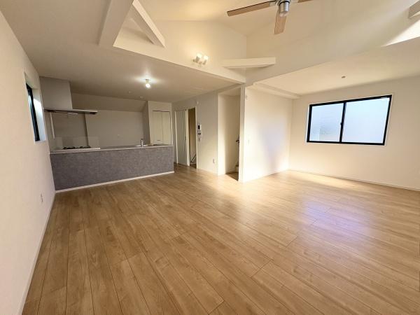 茅ヶ崎市平和町1期　新築戸建2号棟　全2棟