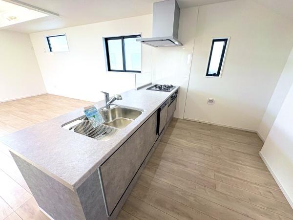 茅ヶ崎市平和町1期　新築戸建2号棟　全2棟