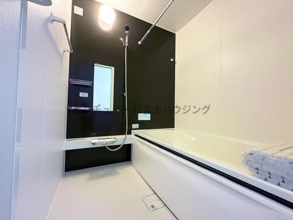 茅ヶ崎市高田2期　新築戸建2号棟　全3棟