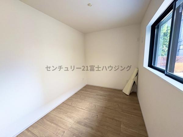 茅ヶ崎市高田2期　新築戸建2号棟　全3棟