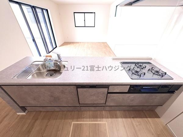 茅ヶ崎市高田2期　新築戸建2号棟　全3棟