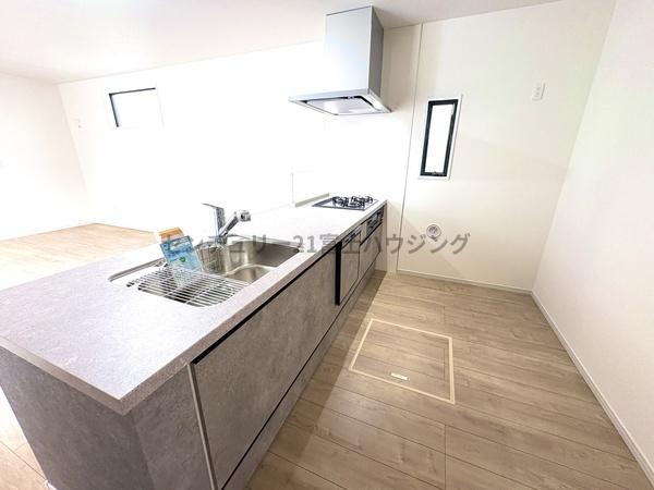 茅ヶ崎市高田2期　新築戸建2号棟　全3棟