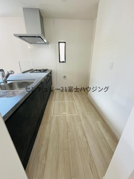 茅ヶ崎市旭が丘3期　新築戸建2号棟　全3棟