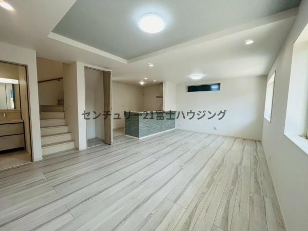 藤沢市鵠沼海岸7丁目　新築戸建2号棟　全3棟