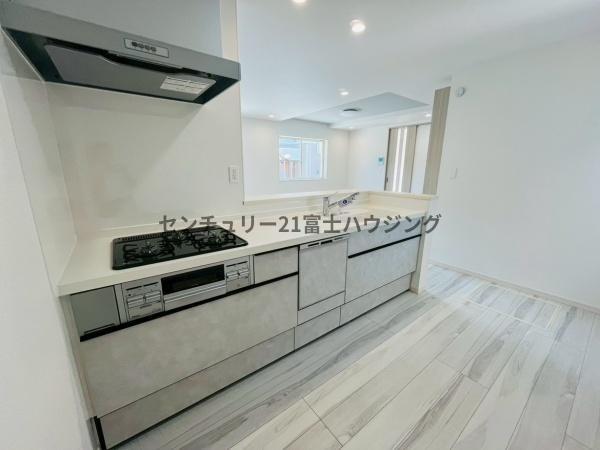 藤沢市鵠沼海岸7丁目　新築戸建2号棟　全3棟