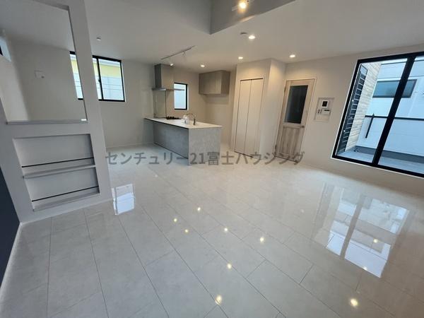 茅ヶ崎市東海岸南3丁目　新築戸建2号棟　全3棟