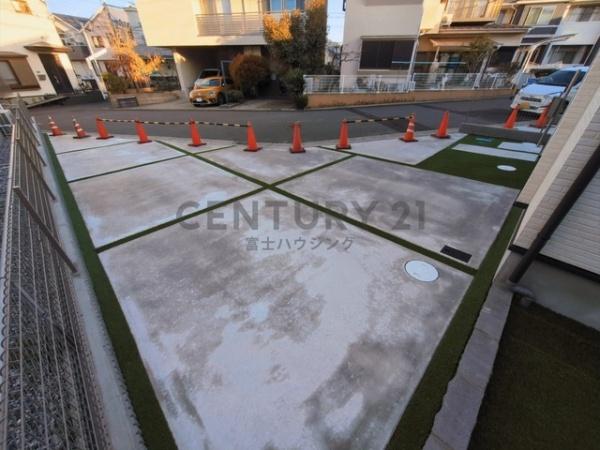 藤沢市辻堂元町2丁目2447番　新築戸建B号棟　全3棟