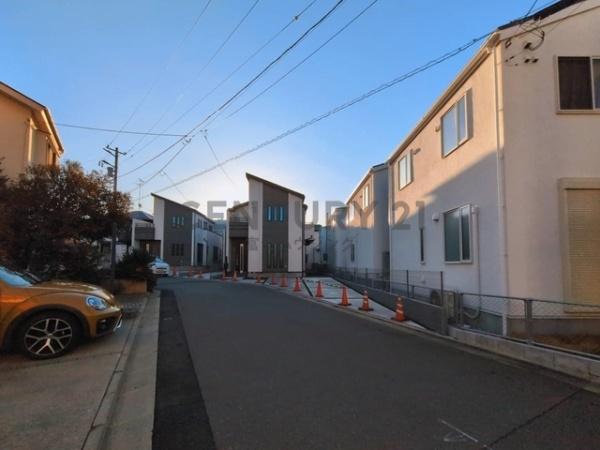 藤沢市辻堂元町2丁目2447番　新築戸建B号棟　全3棟