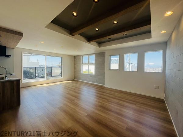 藤沢市片瀬山1丁目　新築戸建2号棟　全3棟