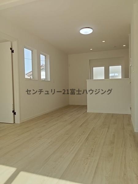 藤沢市西富2丁目　新築戸建　全1棟