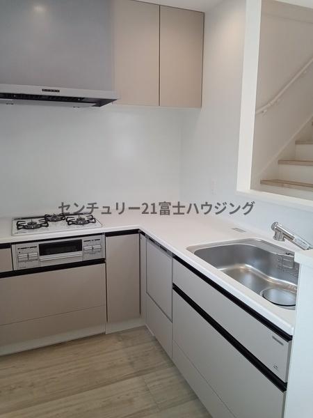 藤沢市西富2丁目　新築戸建　全1棟