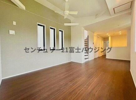 茅ヶ崎市十間坂206　新築戸建3号棟　全3棟