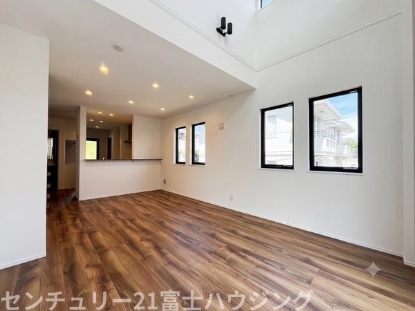 藤沢市羽鳥5丁目　新築戸建B号棟　全2棟