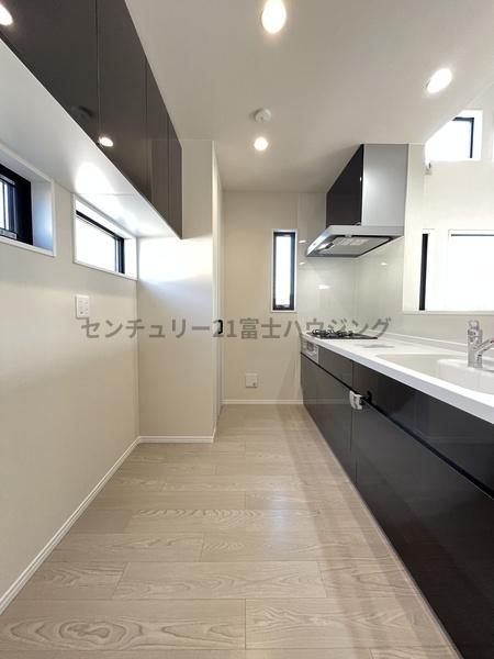 茅ヶ崎市高田１丁目の新築一戸建