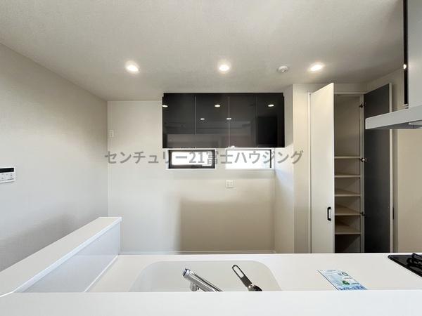 茅ヶ崎市高田１丁目の新築一戸建