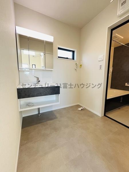茅ヶ崎市高田１丁目の新築一戸建
