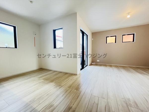 茅ヶ崎市南湖４丁目の新築一戸建