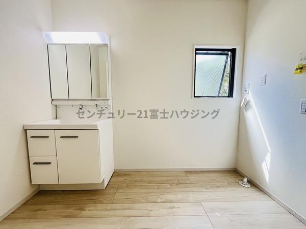 茅ヶ崎市南湖４丁目の新築一戸建
