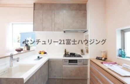 藤沢市鵠沼松が岡４丁目の中古一戸建て