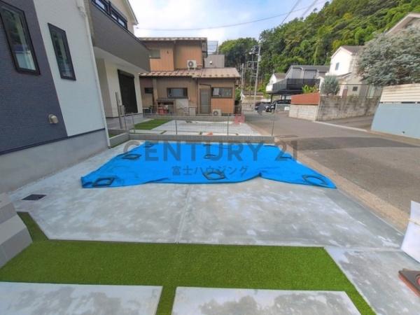 藤沢市大庭5221番　新築戸建B号棟　全3棟