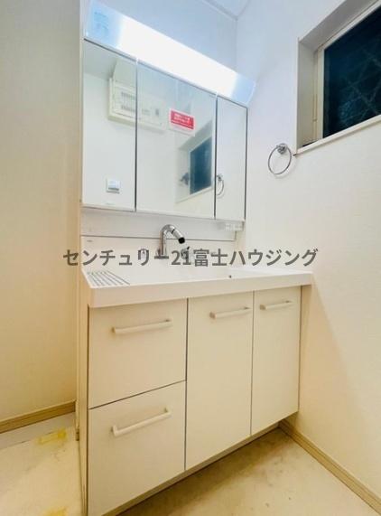 藤沢市片瀬４丁目の中古一戸建て