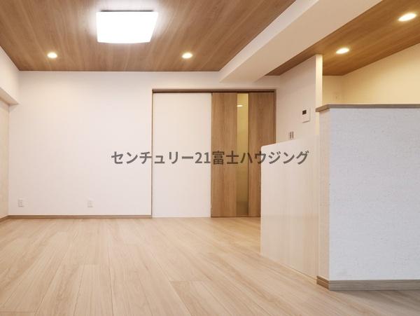 六会駅前高層住宅