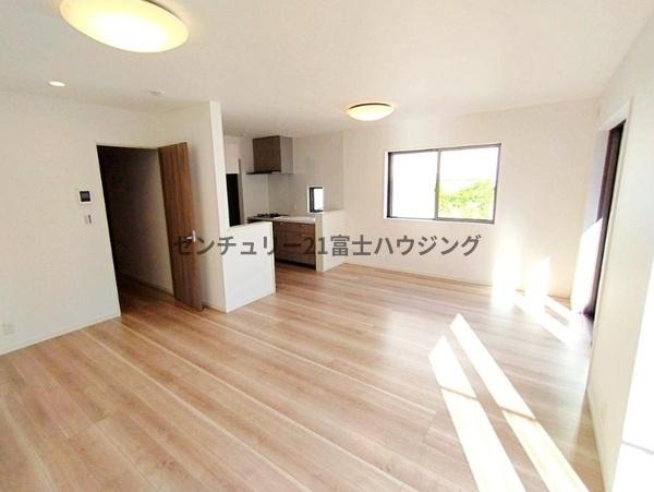 藤沢市白旗４丁目の中古一戸建て