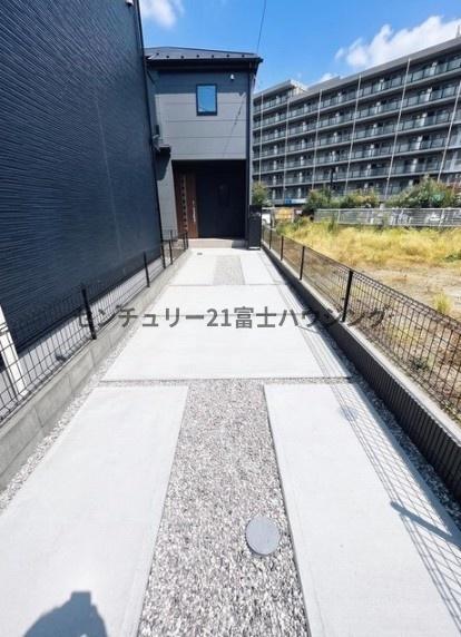 藤沢市羽鳥3丁目　新築戸建2号棟　全3棟