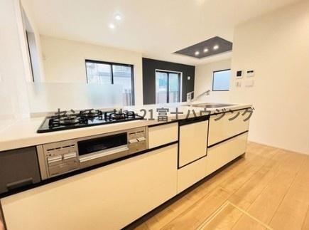 藤沢市羽鳥3丁目　新築戸建2号棟　全3棟