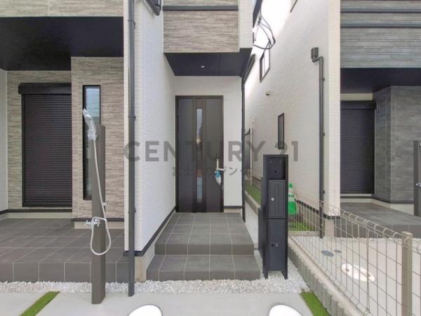 藤沢市辻堂元町2丁目2436番　新築戸建B号棟　全4棟