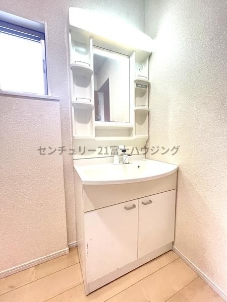 平塚市四之宮7丁目の中古一戸建て(洗面台・洗面所)