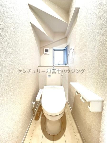 平塚市四之宮7丁目の中古一戸建て(トイレ)