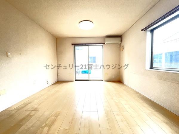 平塚市四之宮7丁目の中古一戸建て(リビング)