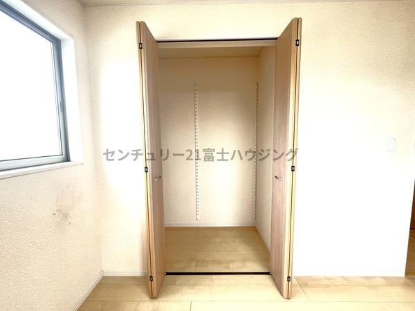 平塚市四之宮7丁目の中古一戸建て(収納)