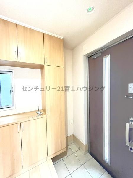 平塚市四之宮7丁目の中古一戸建て(玄関)