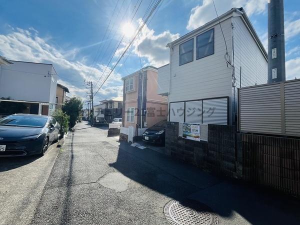 茅ヶ崎市出口町の中古一戸建て(前面道路含む現地写真)
