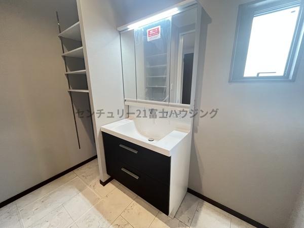 茅ヶ崎市菱沼３丁目の新築一戸建