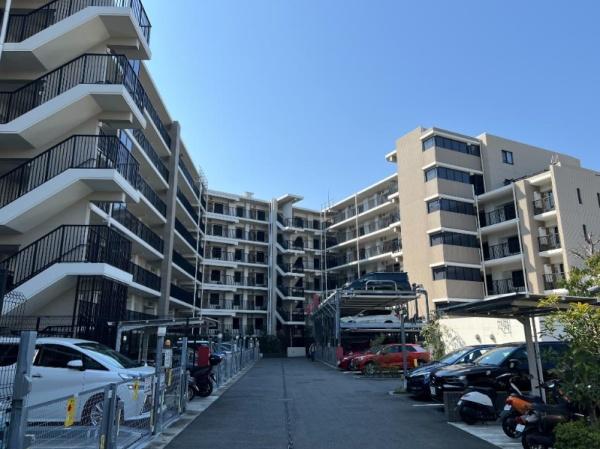 ジオ茅ヶ崎フレシア(駐車場)